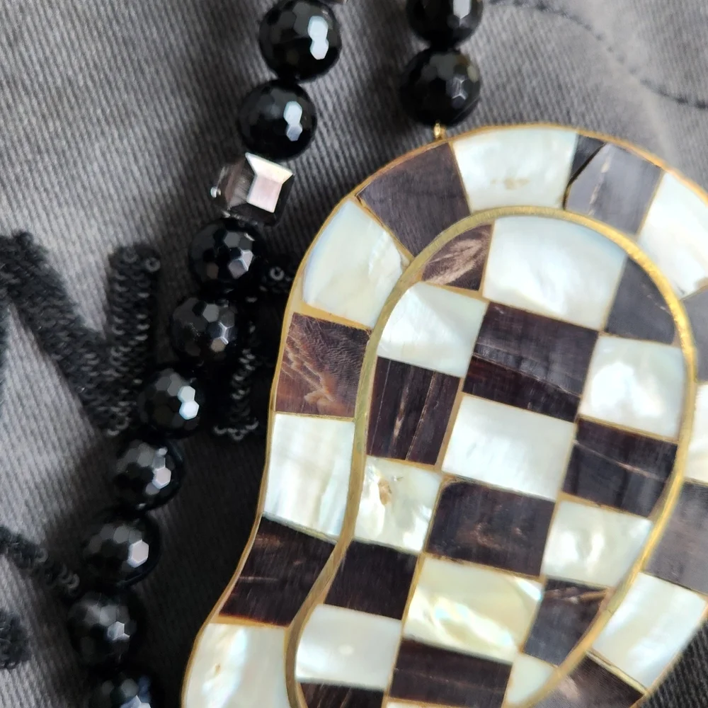 🦪Mother Of Pearl, Chrystals Checkered Pendant Bag Charm w/Goldtone Hardware - Picture 15 of 16